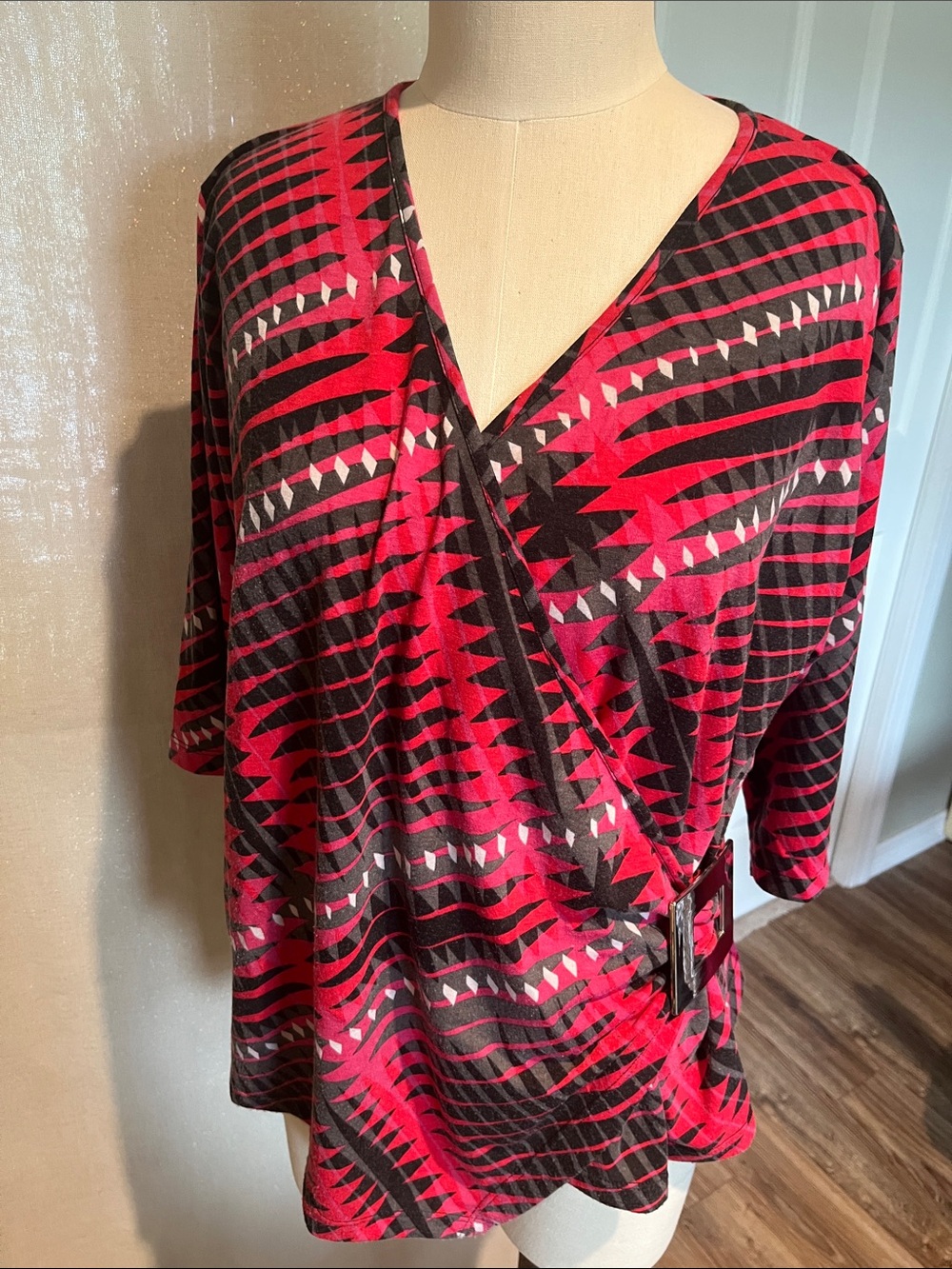 Women's Red & Black Geometric Wrap Top